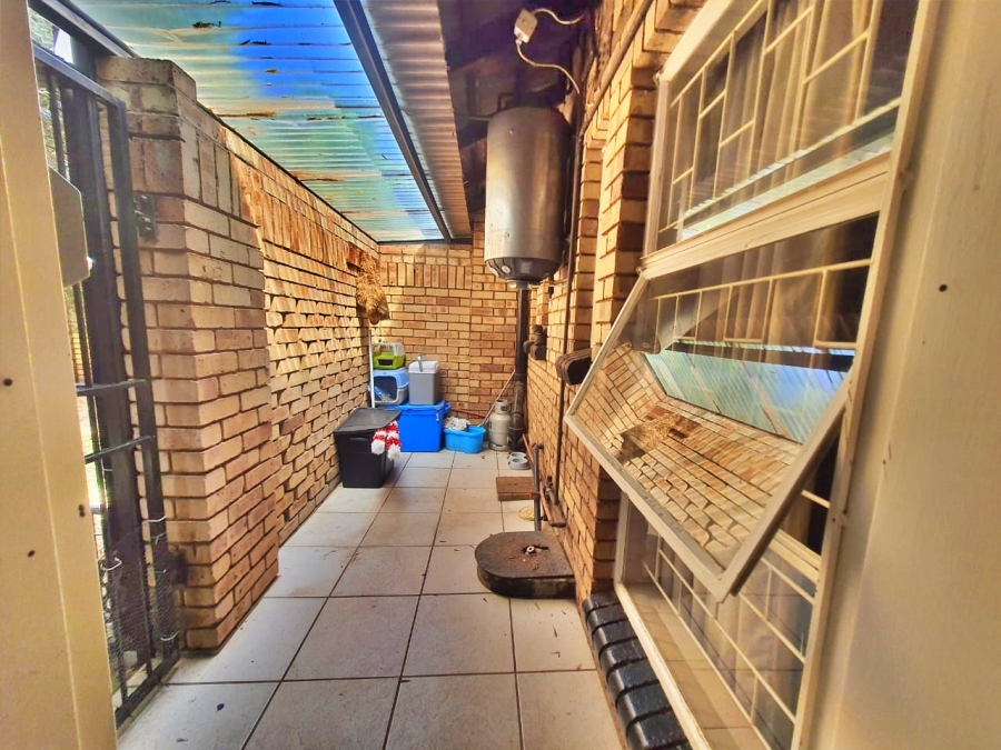 28 Bedroom Property for Sale in Kannoniers Park North West